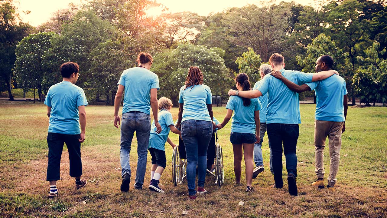 People waking together in blue shirts